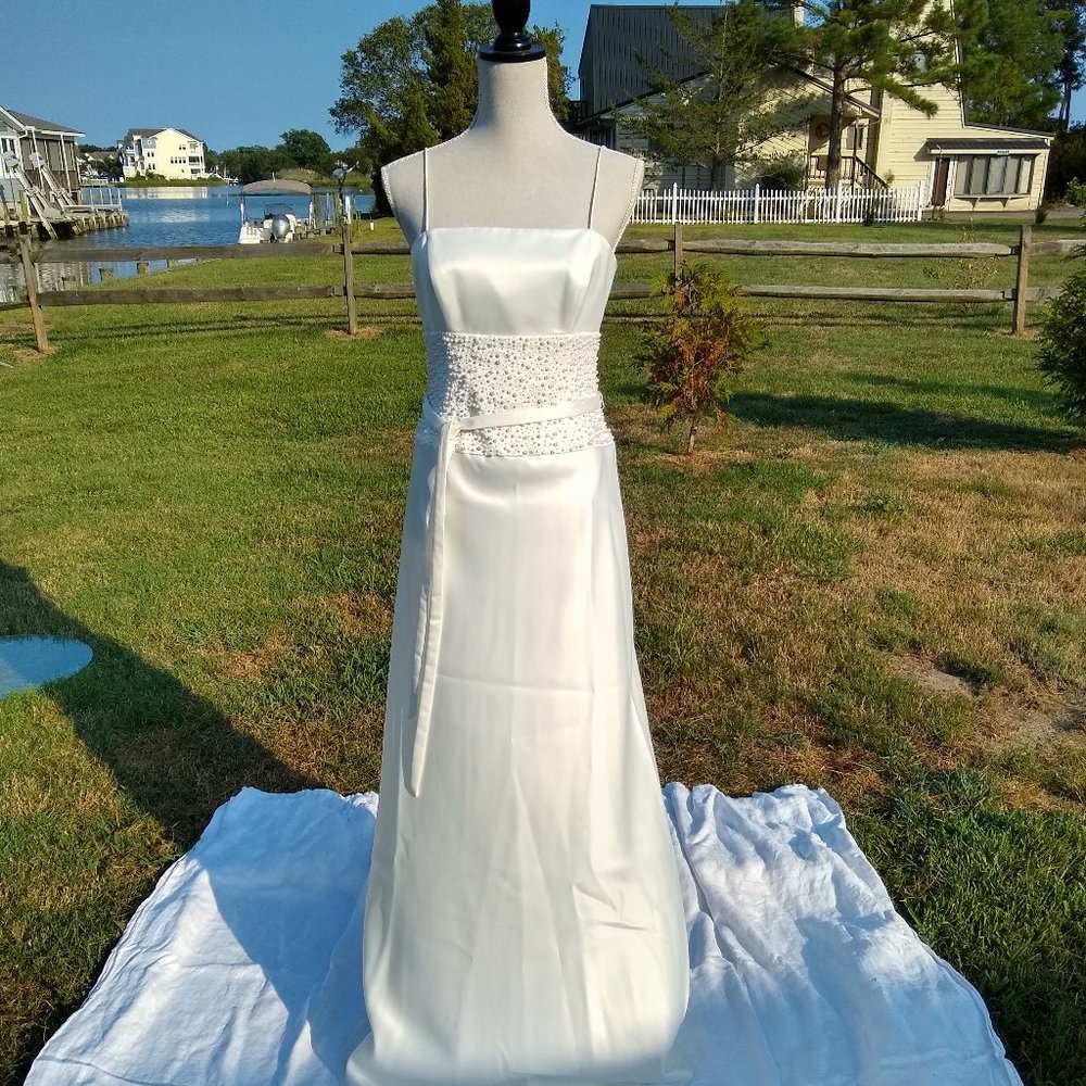 Wedding Dress - Picture 10 of 15